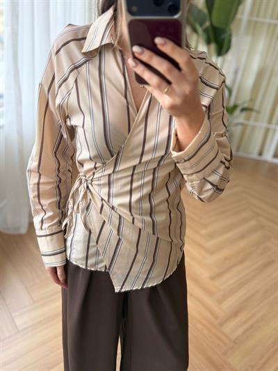 Kruvaze Bağlamalı Çizgili Bej Rengi Gömlek