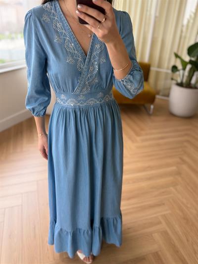 Kruvaze Yaka İşlemeli Tensel Denim Elbise