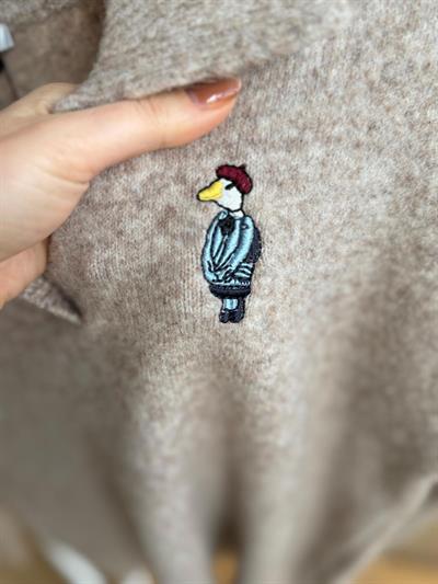 Kuş Nakışlı Polo Yaka Bej Kazak