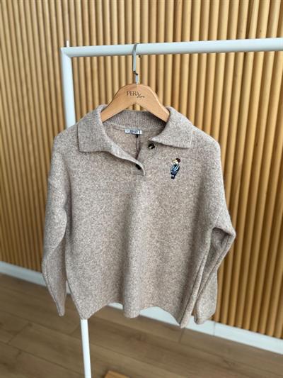 Kuş Nakışlı Polo Yaka Bej Kazak