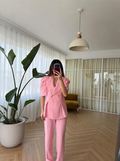Lady Pembe Takım