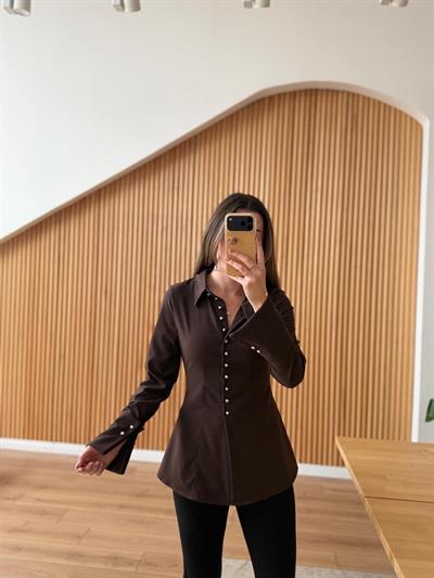 Manşetli Metal Düğmeli Kahverengi Gömlek