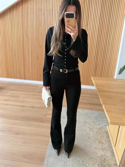 Manşetli Metal Düğmeli Siyah Gömlek