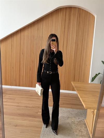 Manşetli Metal Düğmeli Siyah Gömlek