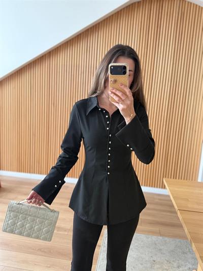 Manşetli Metal Düğmeli Siyah Gömlek