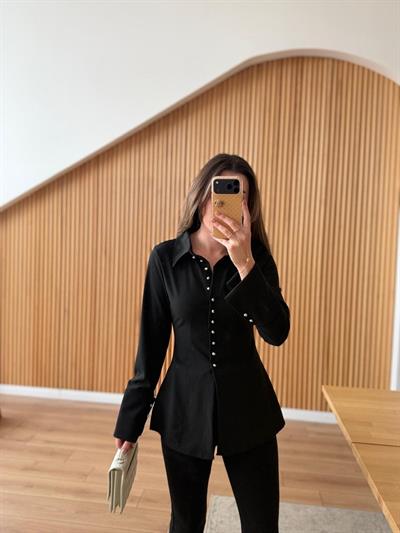 Manşetli Metal Düğmeli Siyah Gömlek