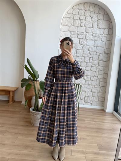 Mavi Ekose Desen Fularlı Kaşe Elbise