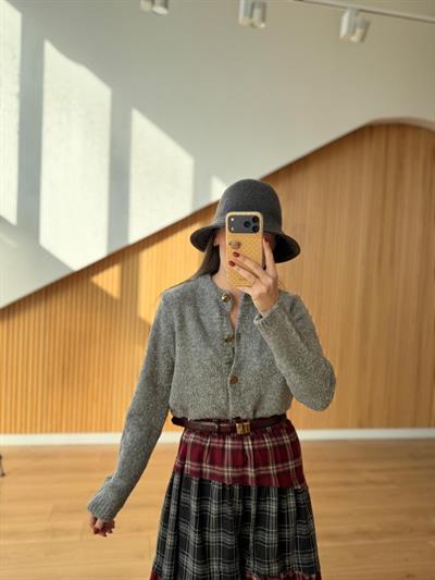 Metal Düğmeli  Buklet Gri Hırka