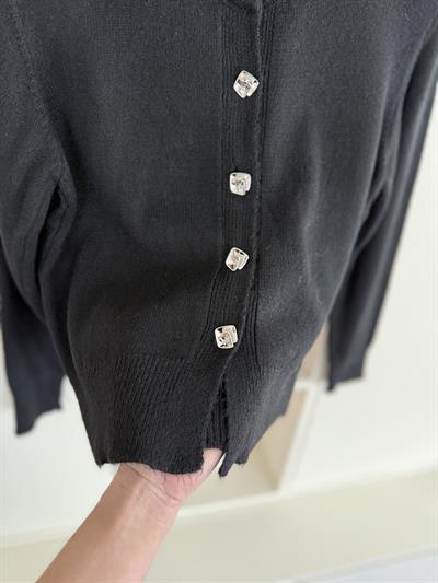 Metal Düğmeli Siyah Hırka