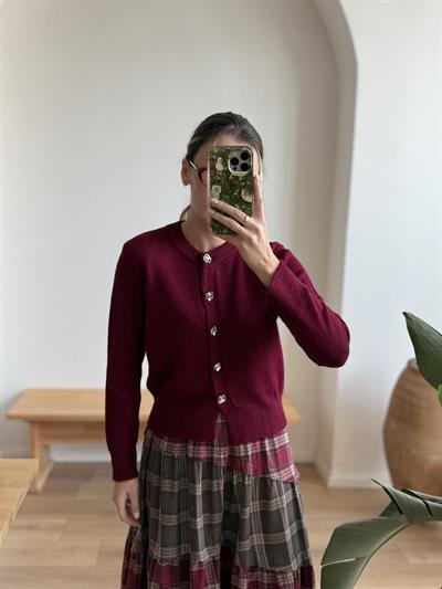 Metal Düğmeli Vişne Hırka