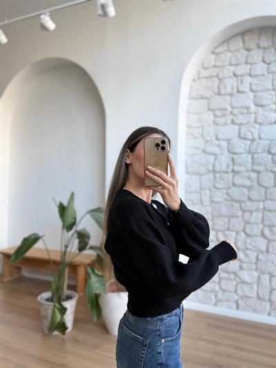 Metal Gül Düğmeli Siyah Hırka