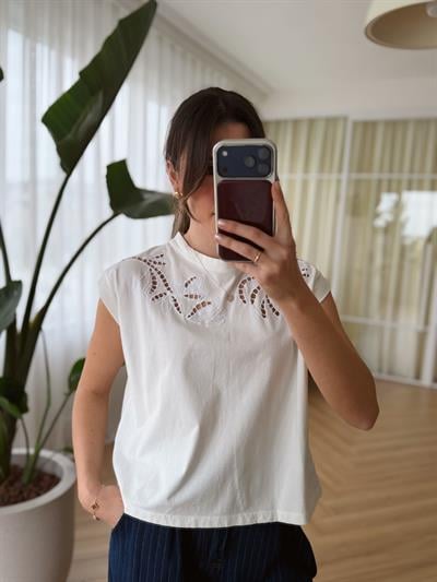 Nakış Detaylı Beyaz Tshırt