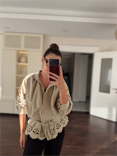 Nakış Detaylı Büzgülü Ceket