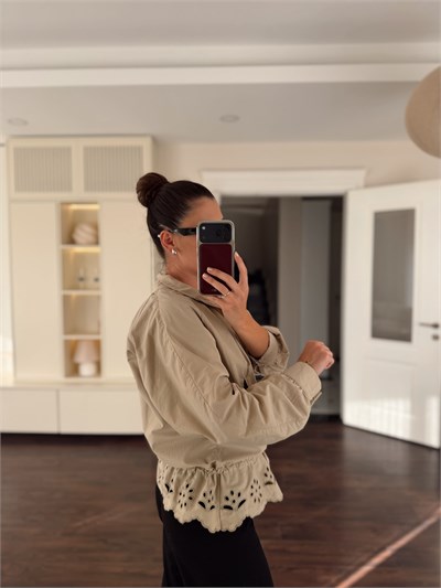 Nakış Detaylı Büzgülü Ceket