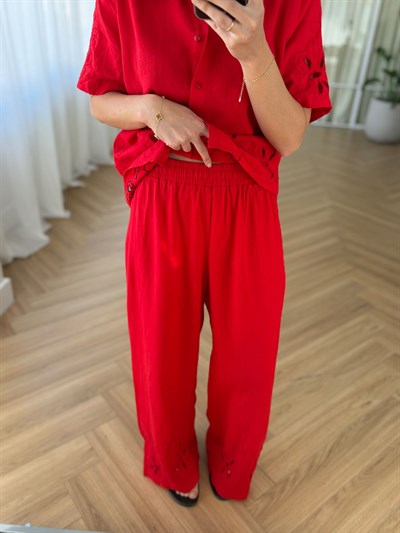 Nakış Detaylı Kırmızı Pantolon