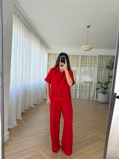 Nakış Detaylı Kırmızı Pantolon