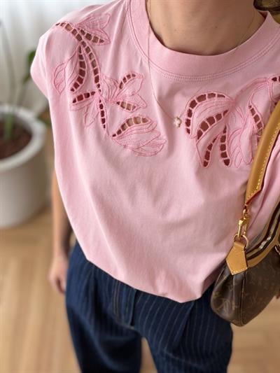 Nakış Detaylı Pembe Tshırt