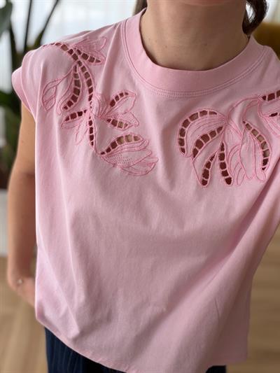 Nakış Detaylı Pembe Tshırt