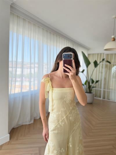 Nakışlı Askılı Sarı Elbise