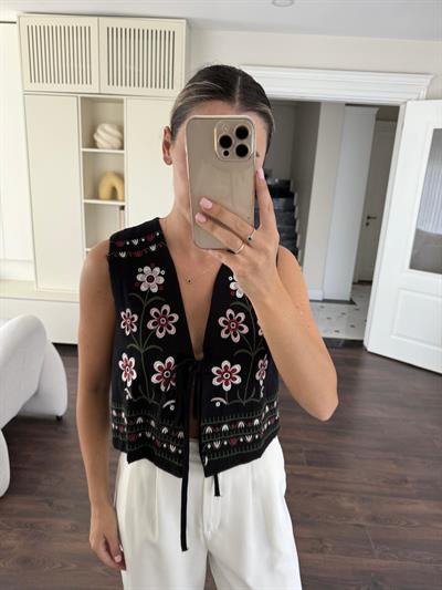 Nakışlı Frida Siyah Yelek