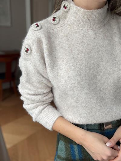 Nakışlı Kaplama Düğmeli Manolya Kazak