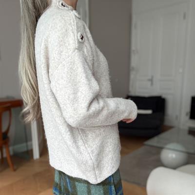 Nakışlı Kaplama Düğmeli Manolya Kazak