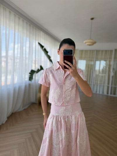 Nakışlı Pembe Gömlek ve Etek Takım
