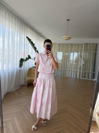 Nakışlı Pembe Gömlek ve Etek Takım