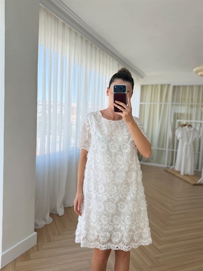Naomi Aplikeli Beyaz Elbise