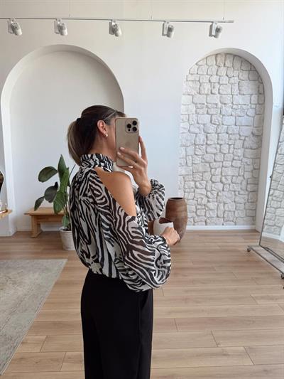 Omuz Dekolteli Zebra Desen Şifon Bluz
