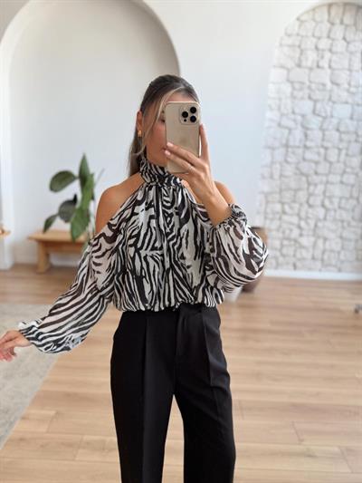 Omuz Dekolteli Zebra Desen Şifon Bluz