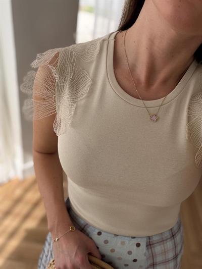 Omuzları Çiçek Detaylı Bej Bluz