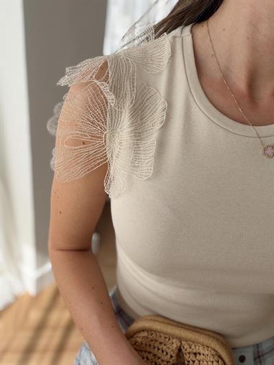 Omuzları Çiçek Detaylı Bej Bluz