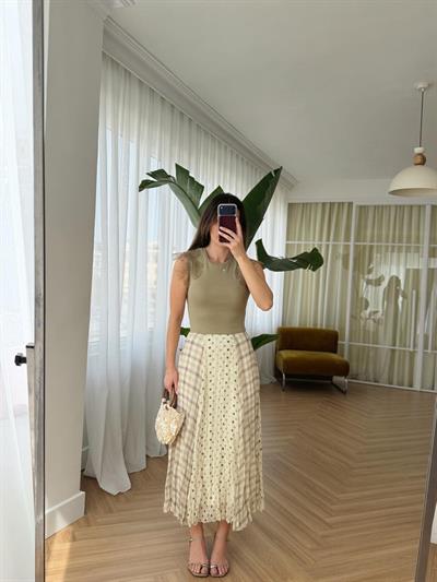 Omuzları Çiçek Detaylı Haki Bluz