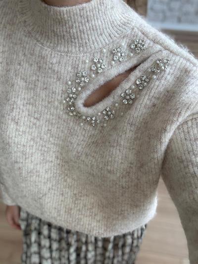 Omzu Taş Detaylı Bej Rengi Kazak