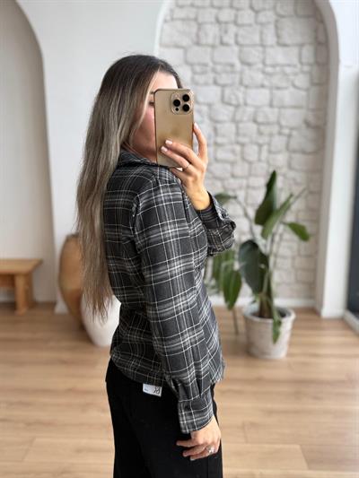 Önden Pileli Siyah Ekose Gömlek