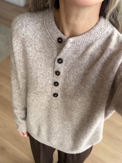 Önü Düğmeli Bej Kazak