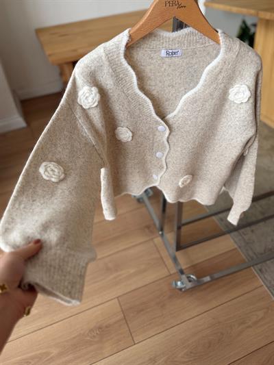 Örgü Çiçekli Bej Hırka