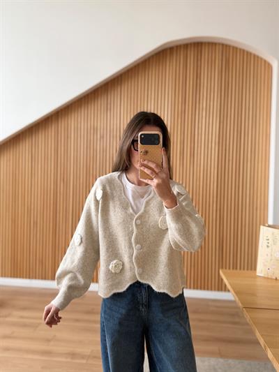 Örgü Çiçekli Bej Hırka