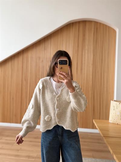 Örgü Çiçekli Bej Hırka