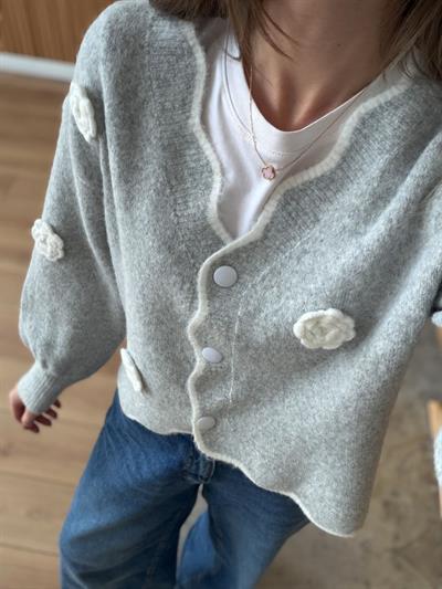 Örgü Çiçekli Gri Hırka