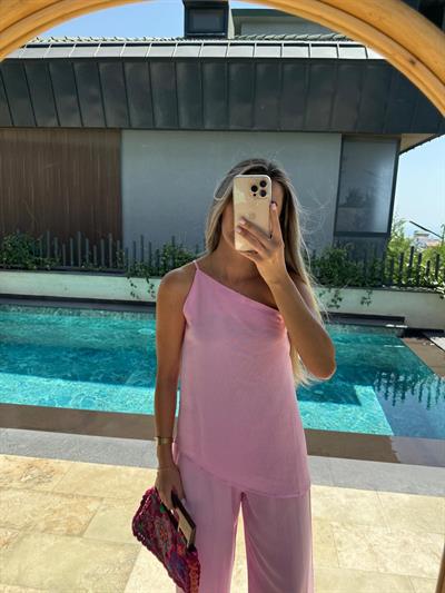 Pembe Asimetrik Kesim Bluz-Pantolon Takım