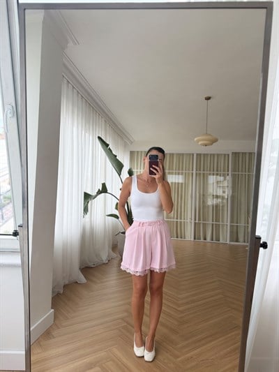 Pembe Dantelli Şort
