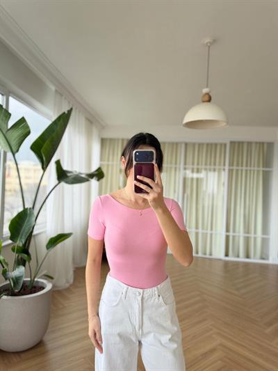 Pembe Kayık Yaka Kısa Kollu Body