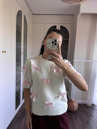 Pembe Kurdele Detaylı Ekru Kazak