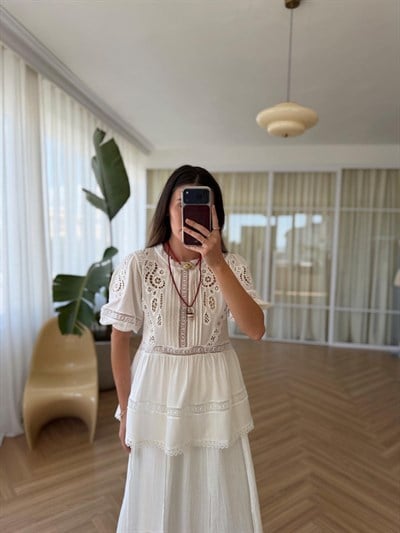 Pileli Nakışlı Ekru Bluz