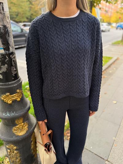 Saç Örgülü Triko Kazak ve Pantolon Takım