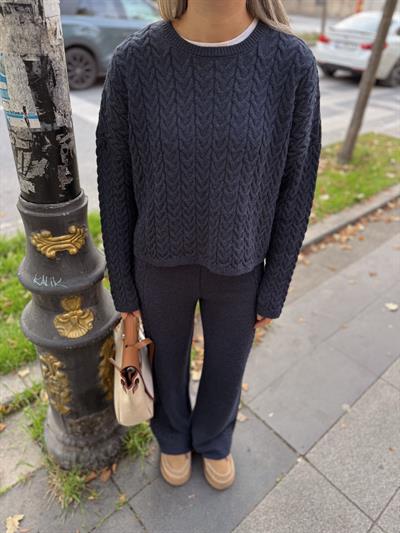 Saç Örgülü Triko Kazak ve Pantolon Takım