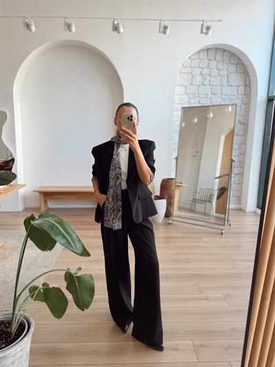 Şal Detaylı Siyah Blazer ve Pantolon Takım