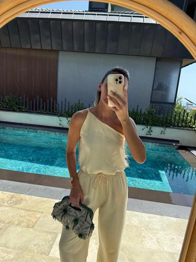 Sarı Asimetrik Kesim Bluz-Pantolon Takım